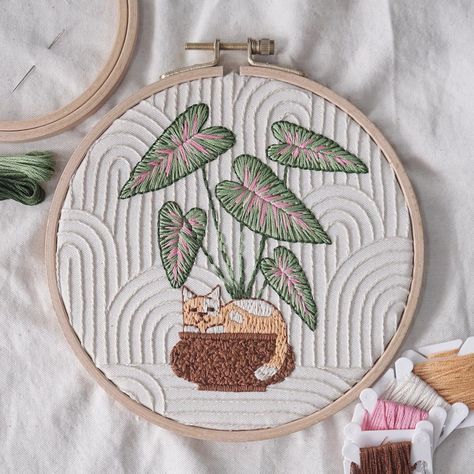 Plant Embroidery, Modern Hand Embroidery Patterns, Cat Embroidery, Digital Embroidery Patterns, Bee Embroidery, Hand Embroidery Pattern, Hand Embroidery Art, Modern Embroidery, Embroidery Hoop Art