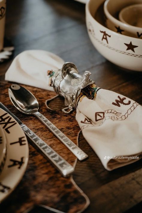 Western Dinner Table Decor, Classy Western Decor, Western Aesthetic Home, Western Tablescape, Western Table Setting, Western Gift Ideas, Western Kitchen Decor, Western Dishes, Ranch Kitchen