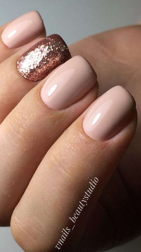 Champagne Gel Nails Short, Champagne Gel Manicure, Tan And Rose Gold Nails, Nails With Copper Dress, Fall Nails With Rose Gold, Gel Nail No Acrylic, Light Pink Rose Gold Nails, Formal Wedding Guest Nails, Nail Ideas With Gold Flakes