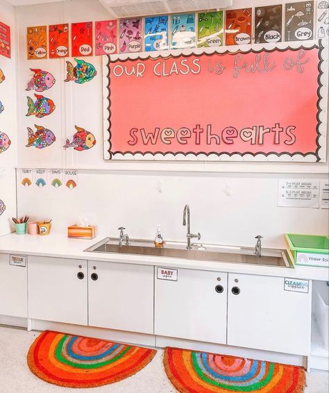 Orange And Pink Classroom, Kindergarten Classroom Decor Ideas, Neutral Classroom Theme, Pink Classroom, Red Classroom, First Day Of School Photos, Valentine Quote, Neutral Classroom, Curiosity Approach