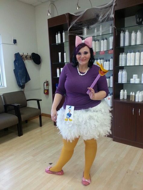 Diy daisy duck Halloween costume....super easy to make Duck Costume Diy, Daisy Duck Halloween Costume, Daisy Duck Halloween, Daisy Duck Costume, Duck Halloween Costume, Donald Duck Costume, Pata Daisy, Daisy Costume, Costume Homemade