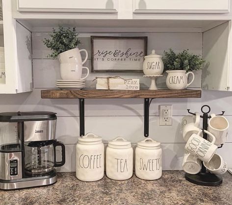 Fancy Kitchen Decor, Kitchen Decor Collections, Fancy Kitchens, Kitchen Finishes, Coffee Decor Kitchen, Home Coffee Stations, Coffee Bars In Kitchen, Kitchen Counter Decor, Coffee Bar Home