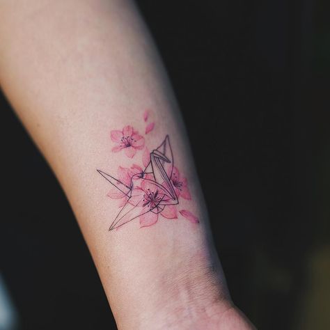 Origami Crane Tattoo, Tattoo Crane, Paper Crane Tattoo, Origami Tattoo, Crane Tattoo, Tattoo Paper, Geniale Tattoos, Blossom Tattoo, Cherry Blossom Tattoo