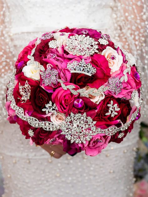 Enhance your Quinceañera with the 13-inch Rosa Fuerte Bouquet. Featuring vibrant pink roses adorned with elegant silver jewelry, this bouquet adds a touch of bold elegance and sparkle to your celebration, making your special day truly unforgettable.Bouquet size:13 inches L x 13 inches HHand-made.Can be personalized with name and date of your celebration.We can decorate it with any color or text you want. Elegant Silver Jewelry, Money Card Box, Quinceanera Bouquet, 15 Candles, Quinceanera Tiaras, Cake Knife Set, Quinceanera Cakes, Cake Knife, Color Magenta