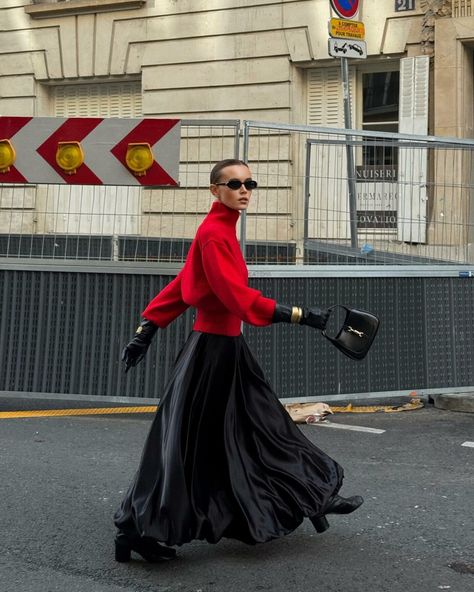 Style A Maxi Skirt, Maxi Skirt Outfit Ideas, Maxi Skirt Outfit, Formal Chic, Skirt Outfit Ideas, Winter Trends, Red Skirts, Skirt Outfit, Red Outfit