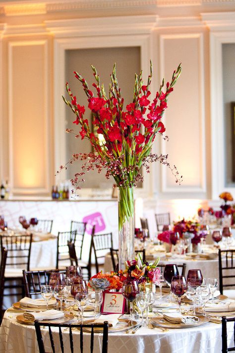 Gladiolus Centerpiece, Gladiolus Wedding, Gladiolus Arrangements, Tall Flower Arrangements, Red Centerpieces, Centerpiece Diy, Tall Wedding Centerpieces, Gala Ideas, Tall Centerpieces