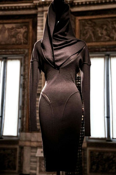 Azzedine Alaia Galleria Borghese, Alaia Dress, History Of Fashion, Azzedine Alaïa, 25 October, Gender Fluid Fashion, Azzedine Alaia, Couture Week, Clothing Inspiration