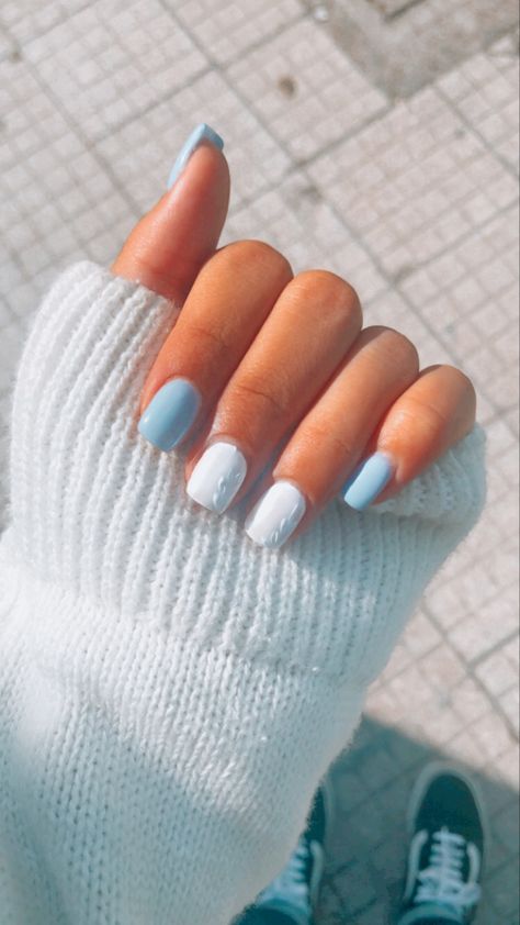 Blue And White Gel Nails Short, White Nails With Blue Accent, Blue And White Dip Nails, Blue And White Nails Short, Bachelorette Nails, Blue Wedding Nails, Pastel Blue Nails, White Gel Nails, Blue And White Nails