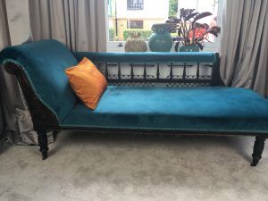 Reupholstered Chaise Lounge, Upholstering Chairs, Sofa Reupholstered, How To Upholster, Upholstered Chaise Lounge, New House Living Room, Upholstered Chaise, Chaise Lounge Sofa, Diy Interior