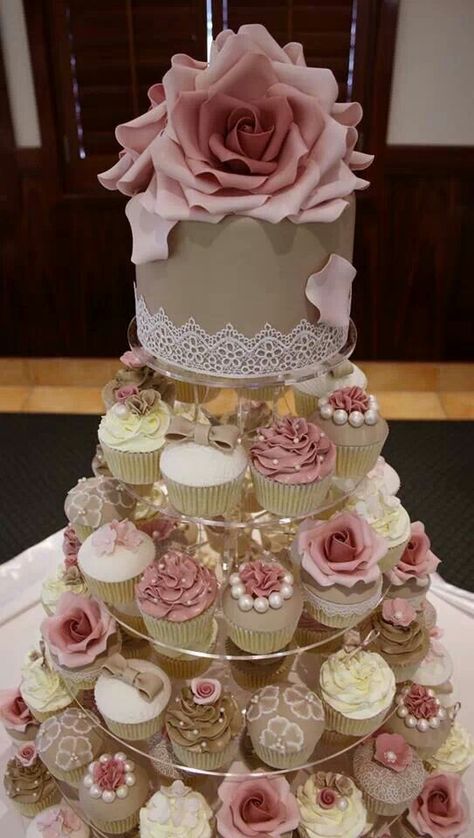 torre de cupcakes - rosas Vintage Wedding Cupcakes, Cake With Cupcakes, Cupcake Tower Wedding, Cupcakes Wedding, Cupcake Photos, Cake Mini, Cupcake Tower, Wedding Cakes With Cupcakes, Themed Cupcakes