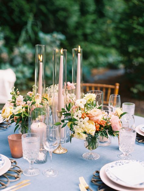 Multiple Centerpieces Wedding, Flower And Candle Centerpiece, Wedding Floral Arrangements Centerpieces, Candle Table Setting, Round Wedding Tables, Table Centerpiece Flower, Table Floral Arrangements, Modern Floral Arrangements, Garden Centerpiece