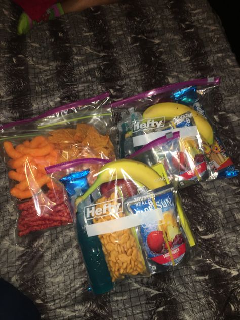 Soccer Snacks, Sports Snacks, Kids Lunch Box Meals, Team Snacks, Road Trip Food, Healthy Lunch Snacks, Road Trip Snacks, Disney World Vacation Planning, Travel Snacks