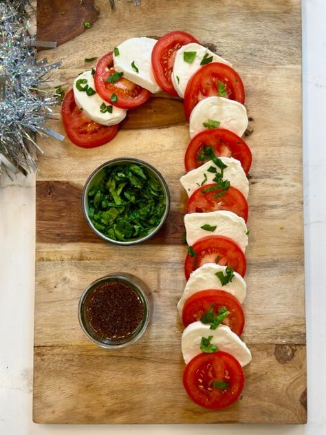 Caprese Candy Cane - Joy Bauer Caprese Candy Cane, Canes Food, Joy Bauer Recipes, Holiday Potluck, Xmas Goodies, Tomato Caprese, Christmas Eats, Joy Bauer, Easy Appetizers