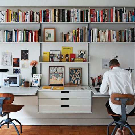 Modern Home Offices, Couples Book, Office Shelf, Trendy Apartment, Brooklyn Apartment, Apartment Bedroom, Book Shelves, Modern Home Office, Design Del Prodotto