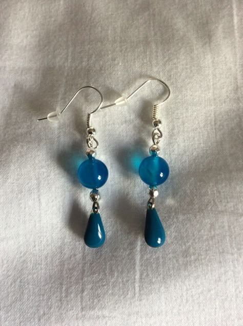 Blue Bead Earrings, Beads Craft Jewelry, Earring Inspo, Earrings Ideas, Wire Jewelry Designs, Magical Jewelry, Clay Jewelry Diy, Earrings Inspiration, Funky Jewelry