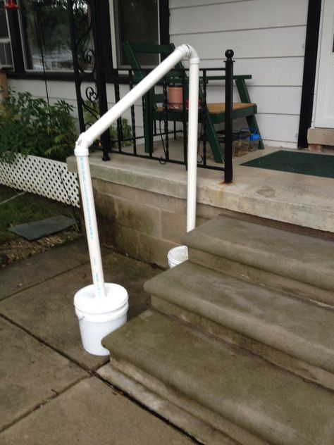 Temporary hand rail for my mom when in town . Temporary Stair Railing, Diy Hand Rail, Diy Handrails For Stairs Outdoor, Diy Railings For Stairs Outdoor, Step Railing Outdoor, Exterior Handrail, Pvc Railing, Outside Steps, Hand Railing