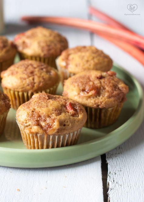 Vegan Rhubarb Muffins - Thyme & Love Vegan Rhubarb Bread, Vegan Rhubarb Recipes, Vegan Rhubarb, Best Vegan Pancakes, Muffin Vegan, Rhubarb Oatmeal, Jackfruit Curry, Vegan Jackfruit, Rhubarb Muffins