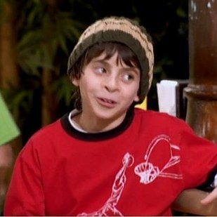 Rico Suave played by Moisés Arias | Here's The Cast Of "Hannah Montana" In Their First And Last Episodes Rico Hannah Montana, Hannah Montana Costume, Rico Suave, Hannah Montana Forever, Friends Aesthetics, Miley Stewart, Disney Figures, Childhood Tv Shows, Young Celebrities