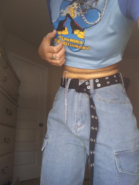 eyelet belt and chunky jewelry Blue Cargo Jeans, Eyelet Belt, Chunky Belt, Blue Crop Top, Chunky Jewelry, Blue Crop Tops, Cargo Jeans, Crop Top, Crop Tops