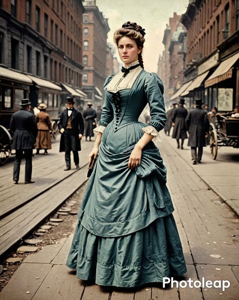 Victorian Woman Aesthetic, Woman Aesthetic, Victorian Paintings, Bustle Dress, Victorian Women, Vintage Gowns, Costume Dress, Victorian Fashion, Pretty Dresses