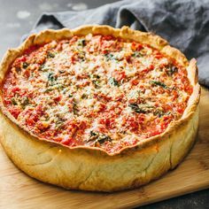 Chicago deep dish pizza with spinach Chicago Deep Dish Pizza Recipe, Pizza With Spinach, Lunch Pizza, Chicago Deep Dish, Chicago Style Deep Dish Pizza, Bone Appetit, Deep Dish Pizza Recipe, Chicago Deep Dish Pizza, Spinach Pizza