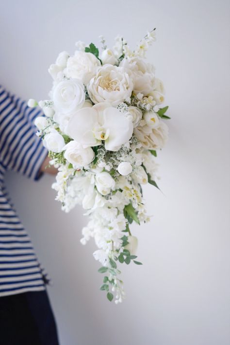 Cascading Orchid Bridal Bouquets, Tear Drop Wedding Bouquet, White Hand Bouquet Wedding, White Wisteria Wedding Bouquet, Small Cascading Wedding Bouquets, Cascade Flower Bouquet, Small Bride Bouquets, Bride Bouquets White Elegant, White Cascade Bouquet