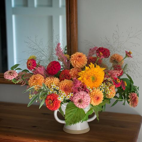 Late summer vibes ☺️ I’m really loving this Teddy Bear sunflower and all the warm golden orange tones. 🌻 It’s the perfect bouquet for the last weekend in August. I’m equal parts excited for fall and reluctant to leave Summer behind. ☀️☀️☀️ But having such hot weather lately makes me eager for the coolness of fall! I love this time of year because all the warm colors really start to shine. Something about that autumn sun makes yellows and oranges pop and reds glow…. 🍁🍂🍃 Are you ready for f... Teddy Bear Sunflower Bouquet, Teddy Bear Sunflower, Excited For Fall, Autumn Sun, Sunflower Bouquet, Sunflower Bouquets, Orange Tones, Seasonal Flowers, Seasons Of The Year