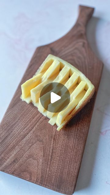 Emily Love Leserman on Instagram: "HOW TO STYLE A WEDGE OF CHEESE⁣ ⁣ I posted my favorite way to style triangle cuts of cheese a few weeks ago, but this is when you want to do the whole wedge! ⁣ ⁣ the main trick is that once you remove the rind, make sure you cut an odd number of triangles to allow for the perfect back and forth configuration   I hope you love it! this can gussy up a $5 wedge of cheese and make your guests say “ooooooo”" How To Cut A Wedge Of Cheese, How To Cut Cheese, Cheese Triangles, Edam Cheese, Queso Manchego, Cheese Wedge, Charcuterie Inspiration, Entertaining Ideas, Board Ideas