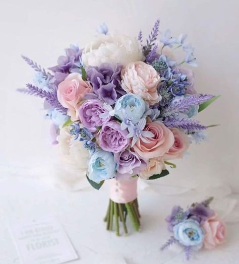 Lilac Purple Wedding, Bouquet Ideas Wedding, Deer Flowers, Pastel Wedding Theme, Wedding Bouquet Ideas, Vowel Renewal, Purple Wedding Bouquets, Purple Wedding Theme, Silk Wedding Bouquets