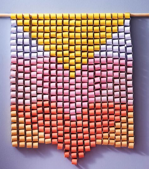 Chain Wall Art, Weaving Paper, Wall Art Paper, Video Backdrops, Paper Chain, Astuces Diy, Birthday Party Crafts, Paper Chains, Paper Weaving