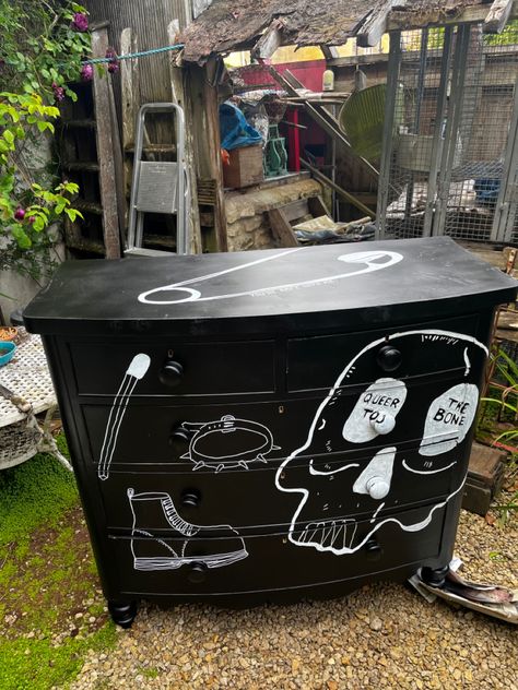 Black chest of drawers with white skull boot match safety pin and spiked collar drawings Goth Mural Ideas, Dresser Painting Ideas Creative, White Dresser Diy, Goth Dresser, Punk Crafts, Emo Decor, Black And White Dresser, Goth Tattoos, Upcycle Inspiration