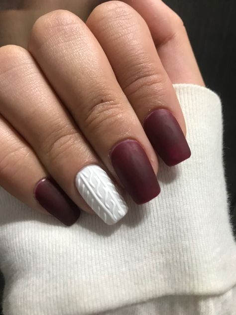 Red And White Nails Christmas, White Sweater Nails, White Nails Christmas, White Christmas Sweater, Christmas Sweater Nails, Red And White Nails, Red And White Christmas, Sweater Nails, White Nail