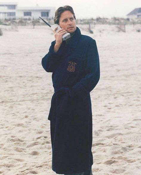 Michael Douglas in bathrobe talking in a brick phone. 1987 Contrast Collar Shirt, Hans Landa, Piper Laurie, Style Girlfriend, Norman Bates, Michael Douglas, Christoph Waltz, Hollywood Costume, Anthony Perkins