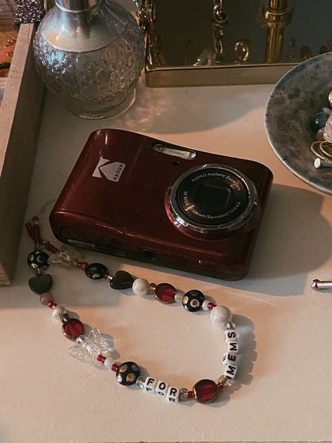 Digital Camera Charm Strap, Decorated Polaroid Camera, Red Digital Camera Aesthetic, Cute Camera Strap, Camera Decor Ideas, Camera Charm Strap, Digital Camera Charm, Digital Camera Aesthetic Decorated, Digital Camera Deco