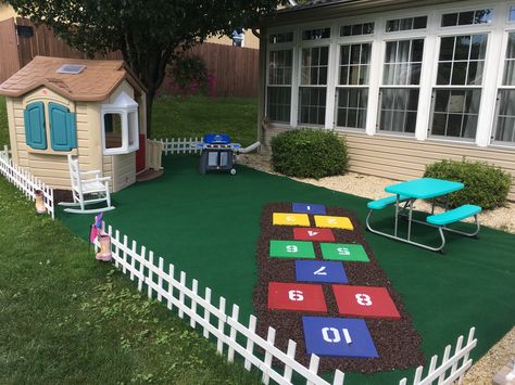 Fake Grass Backyard, In Home Daycare Ideas, Daycare Playground, Kids Garden Play, Home Daycare Ideas, Outdoor Kids Play Area, Play Area Backyard, Sports Centre, Outdoor Play Areas