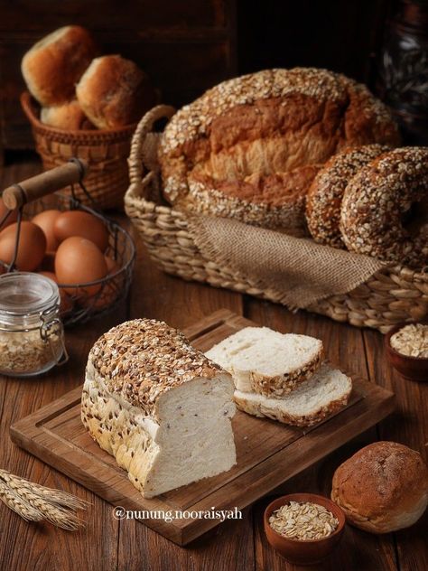 Bread Basket Photography, Cheese Board Photography Food Styling, Indian Food Photography, Baking Photography, Breakfast Photography, Holiday Bread, Bread Shop, Good Morning Breakfast, Rustic Bread