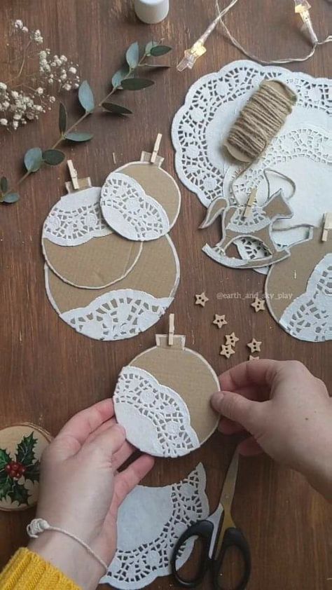 Doily Ornaments, Julkransar Diy, Anna Craft, Salon Suites, Christmas Ornament Crafts, Diy Easter Decorations, Christmas Crafts For Kids, Christmas Cards Handmade, Christmas Activities