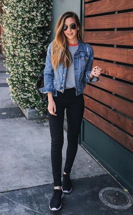 25 Casual Denim Jacket Outfits #denim #shorts #outfit #denimshortsoutfit The denim jacket outfit is something every woman should have in her closet. If you have just one denim jacket in your closet, there are endless possibilities to the amount ... Read More Casual Denim Jacket Outfit, Classic Fall Outfits, Elegant Skirt Outfits, Jackets Outfit, Informal Attire, Jean Jacket Styles, Popular Things, Casual Denim Jacket, Denim Jacket Outfit