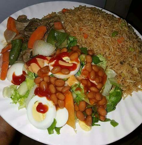 Local fried rice and salad Rice And Salad, Nigeria Food, Ghanaian Food, African Recipes Nigerian Food, Homemade Comfort Food, Foods For Healthy Skin, West African Food, Nigerian Recipes, Food Receipt