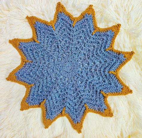 Learn how to make this ribbed crochet star placemat with the free pattern and tutorial from Raji's Craft Hobby. Decorative Placemats, Ribbed Crochet, Crochet Star, Back Post Double Crochet, Placemats Patterns, Easy Crochet Projects, Crochet Stars, Beginner Crochet Projects, Crochet Videos Tutorials