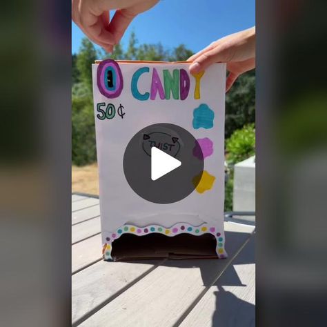 Shoe Box Vending Machine, How To Make A Vending Machine, Cardboard Vending Machine Diy, Make A Vending Machine, Cardboard Vending Machine, Diy Vending Machine, Squishies Diy, Cardboard Crafts Diy, Diy Pencil