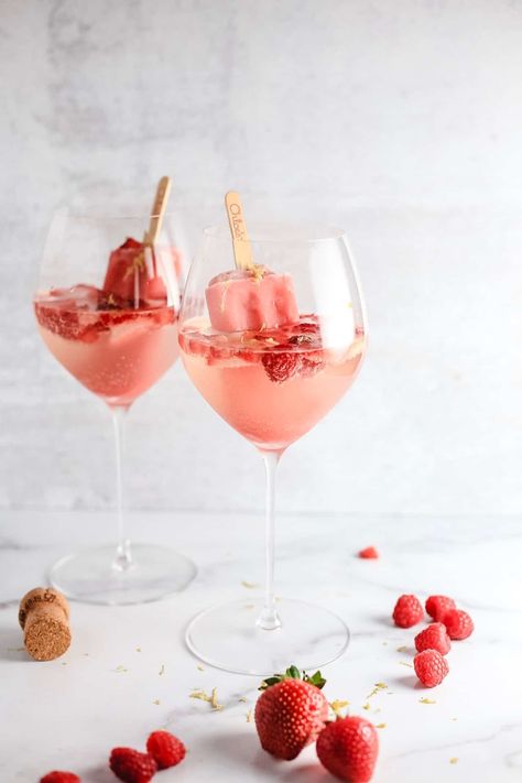 Mimosas Recipe, Popsicle Cocktail, Strawberry Sangria, Strawberry Popsicles, Fruit Pops, Fruit Popsicles, Prosecco Cocktails, Exotic Food, Frozen Strawberries