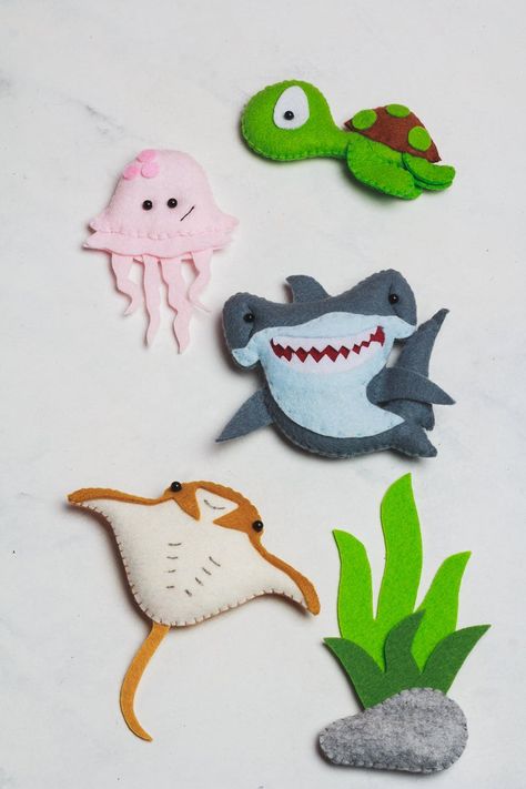 Felt Ocean, Felt Turtle, Quiet Book Tutorial, Felt Keychain, Fidget Blankets, Baby Shower Crafts, Felt Books, Operation Christmas Child, Craft House