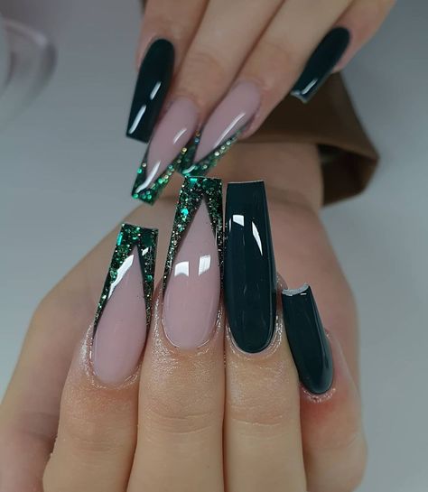 Nail Art Vert, Black Prom Nails, Snake Nail, Nail Art For Girls, Posh Nails, Quinceanera Nails, Emerald Nails, Green Acrylic Nails, Dark Green Nails