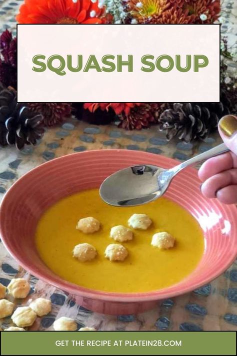 Warm up your evening with our amazing Butternut Squash Soup made in the Vitamix! You won't be able to resist! 🥣 Vitamix Butternut Squash Soup, Best Butternut Squash Soup, Thanksgiving Soups, Cream Crackers, Delicious Soup Recipes, Fall Soups, Cooked Veggies, Squash Soup, Butternut Squash Soup