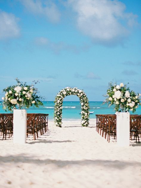 The perfect beach wedding ceremony decor. Destination Wedding Centerpieces Beach, Punta Cana Destination Wedding, Beach Wedding Set Up, Dominican Wedding, Dominican Republic Punta Cana, Paul Kelly, Beach Wedding Ceremony, Tropical Wedding Inspiration, Destination Wedding Favors