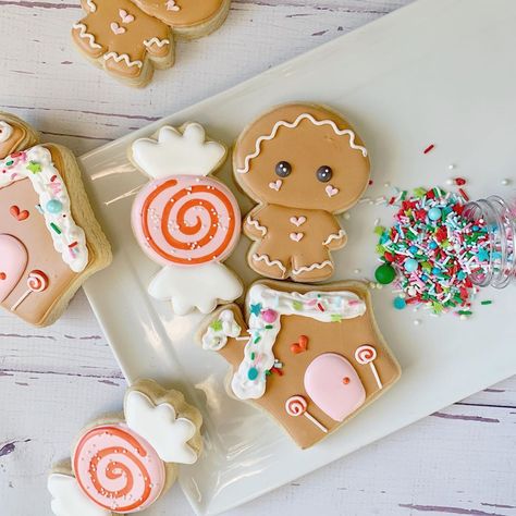 Girly Christmas Cookies, Calendar Cookies, Kawaii Cookies, Christmas Bakery, Gingerbread Cookies Decorated, Christmas Biscuits, Ideas Navidad, Cookie Business, First Birthday Themes