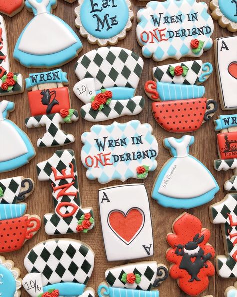 Wonderland Cookies, Alice In Onederland, Alice In Wonderland Tea Party Birthday, Fairy Garden Birthday Party, Alice In Wonderland Cakes, Onederland Birthday Party, Disney Cookies, Wonderland Birthday, Alice In Wonderland Birthday