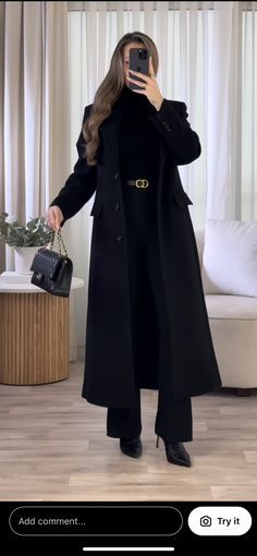 Trench Coat Outfit Classy, Long Black Trench Coat Outfit, Black Trench Coat Outfit Winter, Black Trench Coat Outfit Classy, Long Coats For Women Classy, Long Black Coat Outfit, Black Trench Coat Outfit, London Outfit Ideas, Long Black Trench Coat