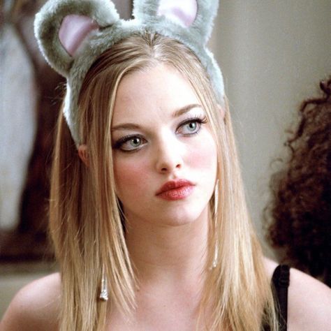 Karen O'neil, Karen Smith, Fashion Model Photography, Amanda Seyfried, Mean Girls, Girl Icons, Model Photography, Halloween Outfits, Serie Tv